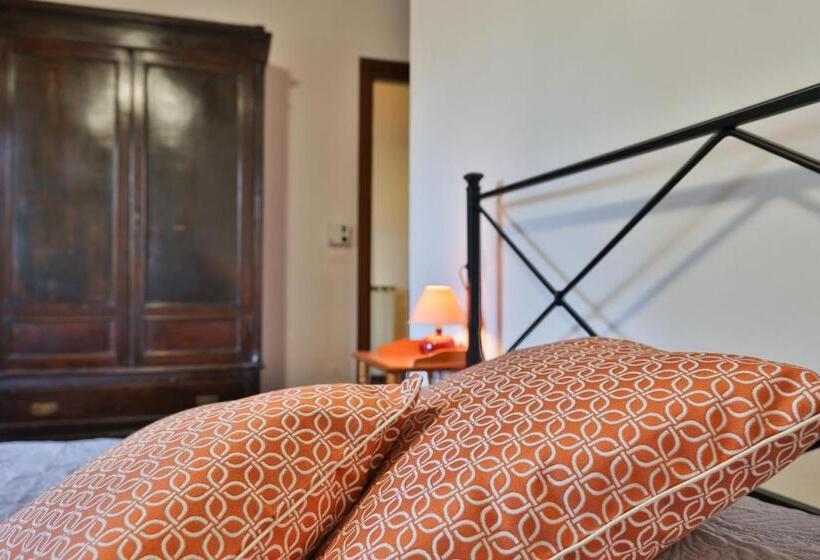 شقة غرفتين نوم مطلة على حمام السباحة, Antico Borgo La Torre Agriturismo