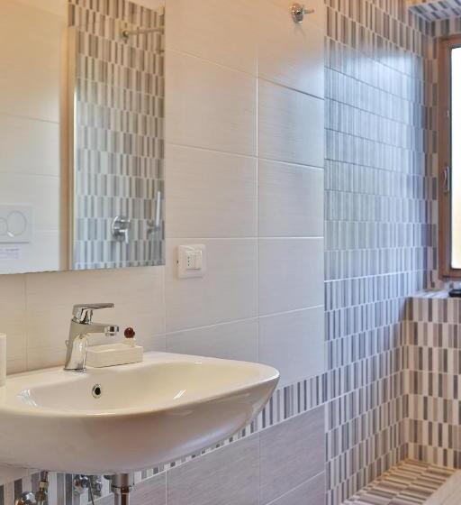 شقة غرفتين نوم مطلة على حمام السباحة, Antico Borgo La Torre Agriturismo