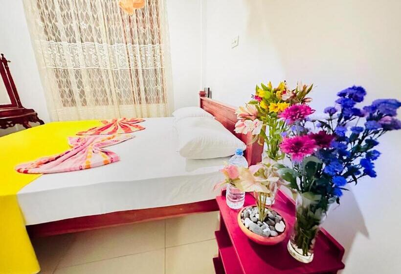 Номер Стандарт, Golden Town