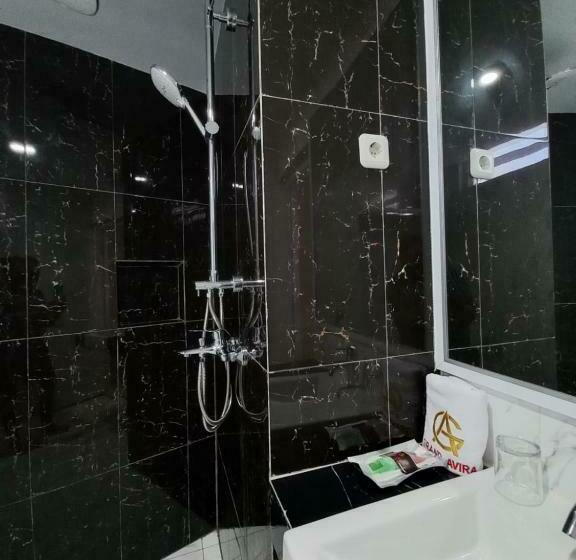 キングサイズベッドのスイートルーム, Grand Avira