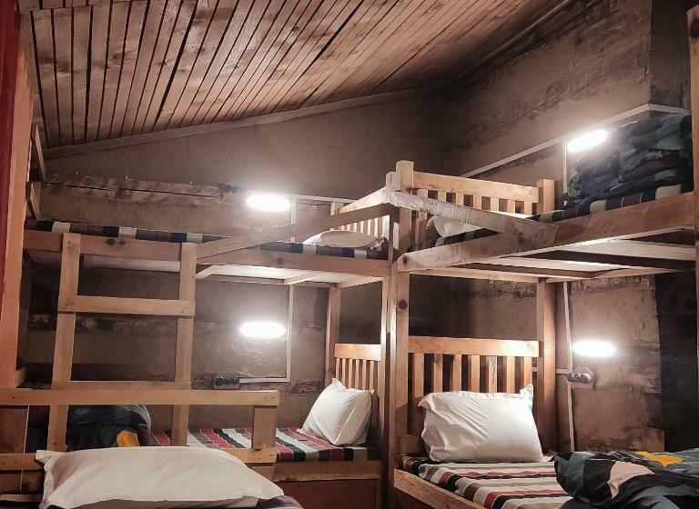 سرير فى غرفة مشتركه, Mud Hostel Shangarh