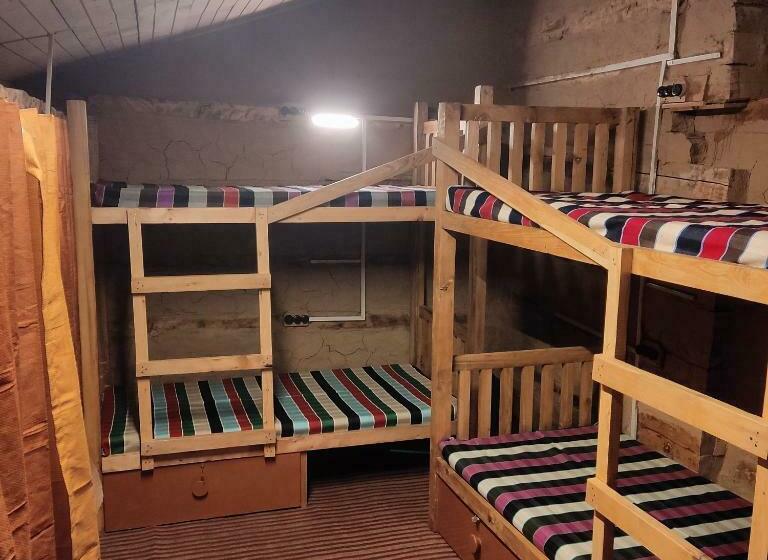 سرير فى غرفة مشتركه, Mud Hostel Shangarh