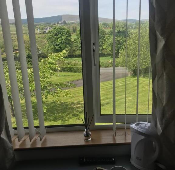 غرفة قياسية مع حمام خارجي, Muff Village Bed & Breakfast