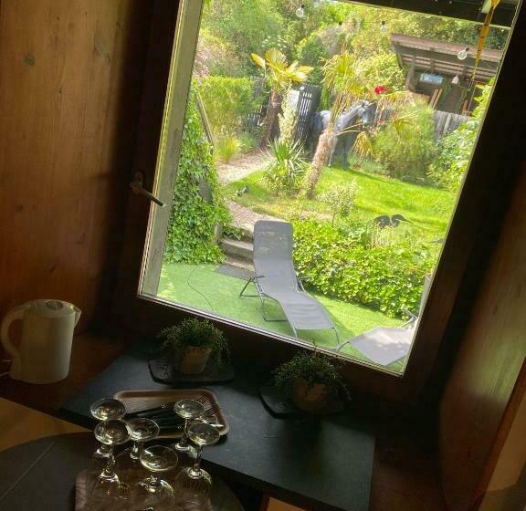 חדר סטנדרט חדר אמבטיה משותף, Lamaisonrouge Chambre D Hôtes