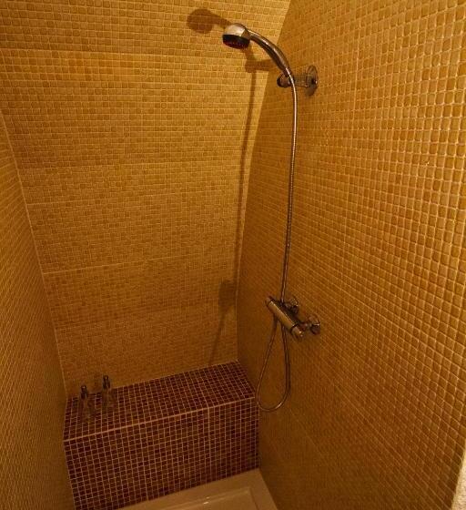 غرفة قياسية, Cueva Pura Vida