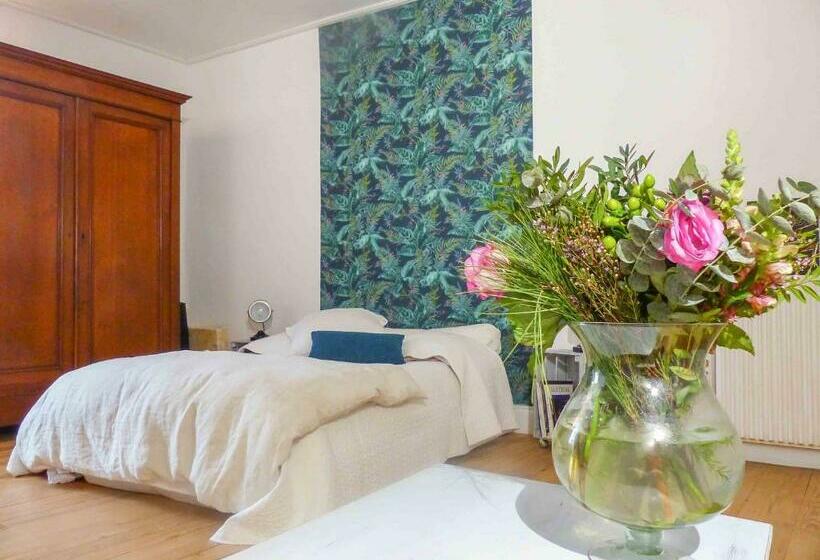 Номер Стандарт, Plume Et Pinceau