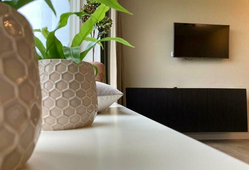 Номер Deluxe, De Horper Wielen