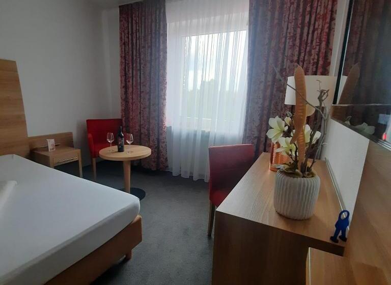 基本三人间, Eventhaus Schamin