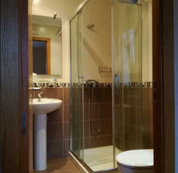 غرفة قياسية ثلاثية, Restaurante Cazador