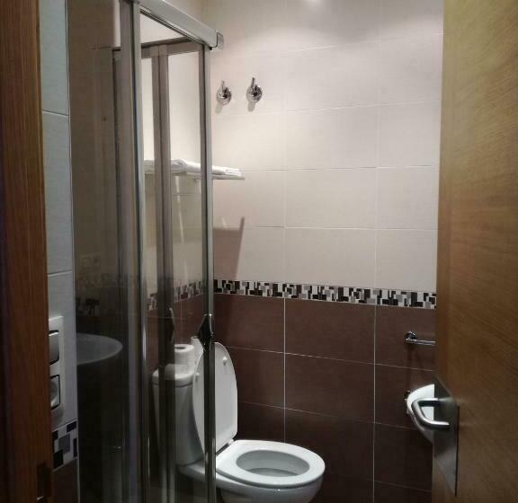 غرفة قياسية رباعية, Restaurante Cazador