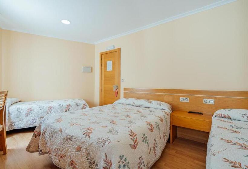 غرفة قياسية ثلاثية, Restaurante Cazador