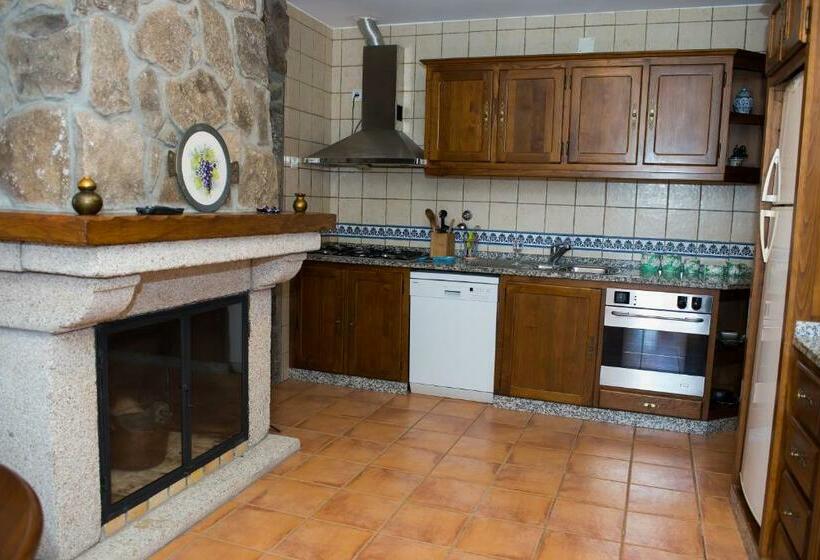 דירת שני חדרים, Casa Da Eira Longa