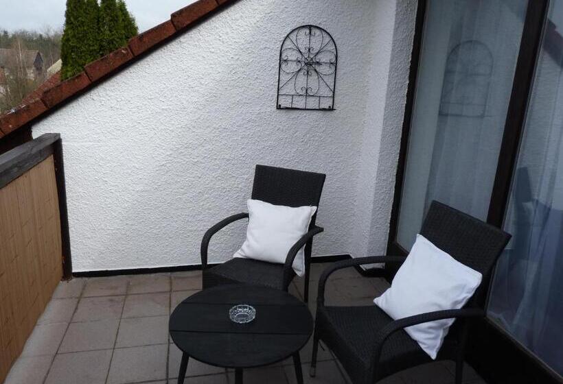 Номер Стандарт с Балконом, Penzion Stranny