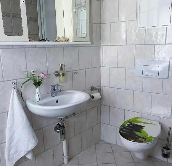 Standard 3 Bett Zimmer Geteiltes Bad, Pension Hoffmann