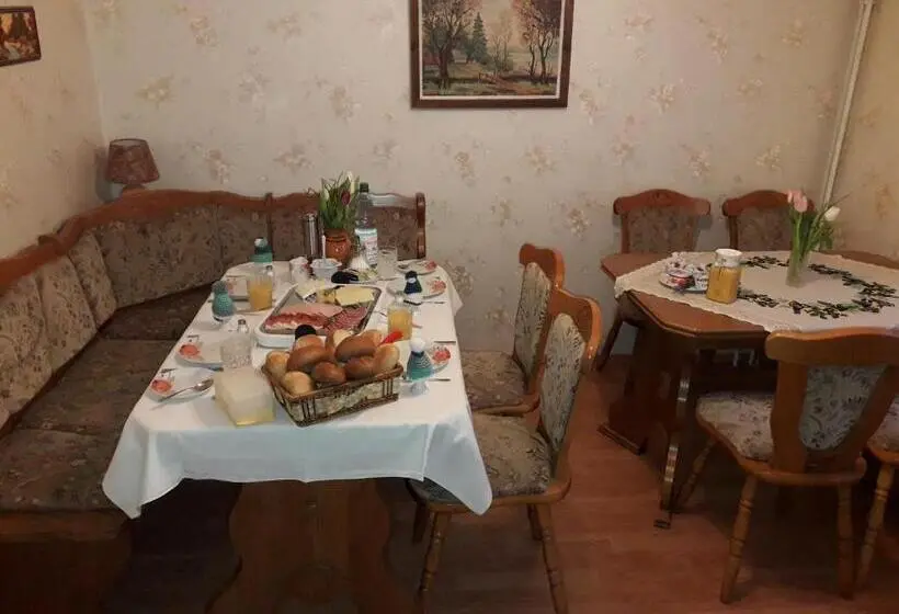 Standard 3 Bett Zimmer Geteiltes Bad, Pension Hoffmann