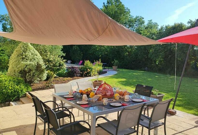 디럭스 룸 킹사이즈 침대, Au Clos Des Templiers