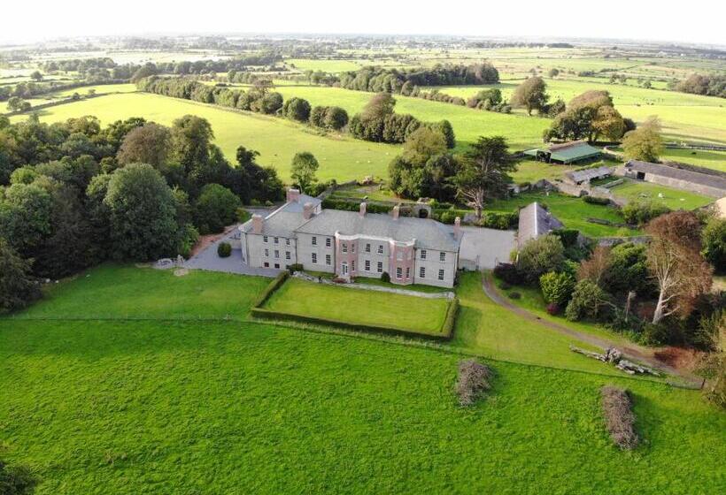 غرفة ديلوكس رباعية, Castlehacket House