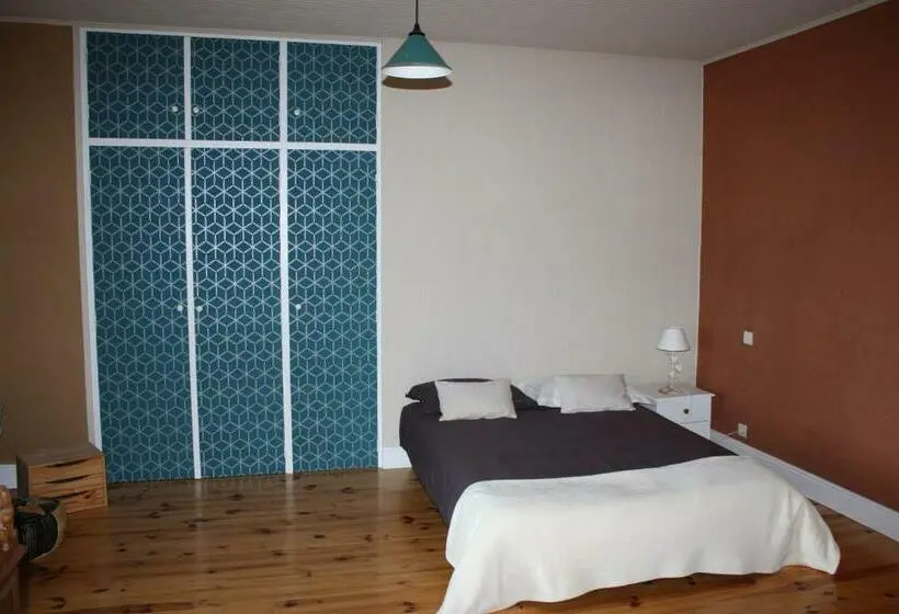 プールの見えるスタンダードトリプルルーム, Chambre D Hotes De Jacobiel
