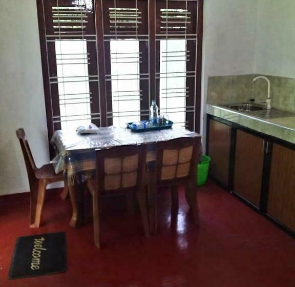 패밀리 스튜디오, Midland Hotel Rooms Kanampella