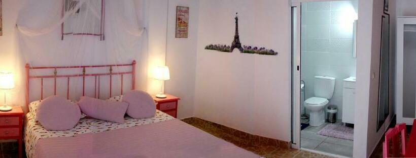 غرفة قياسية مطلّة علي حمام السباحة, Quinta Camargue