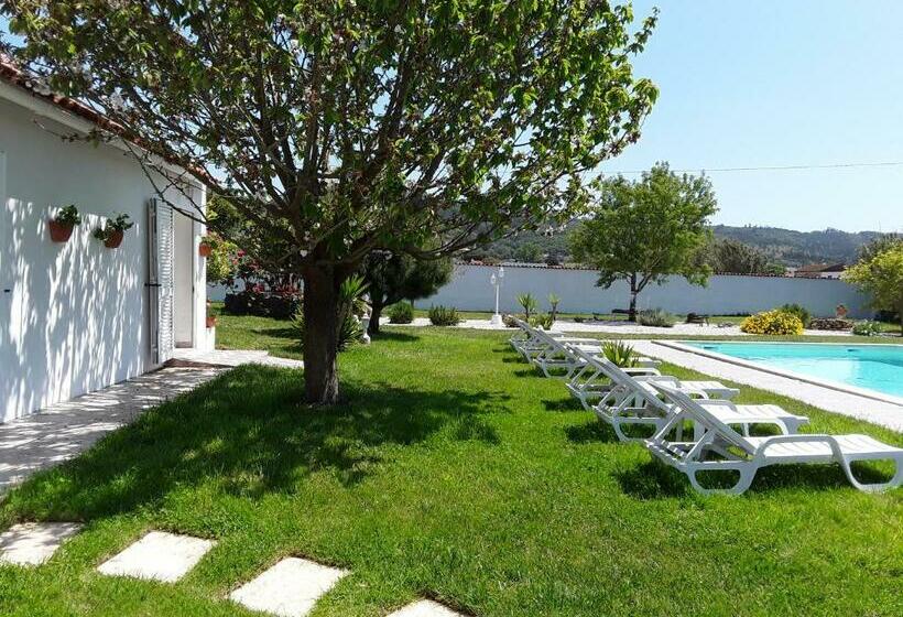 غرفة قياسية مطلّة علي حمام السباحة, Quinta Camargue