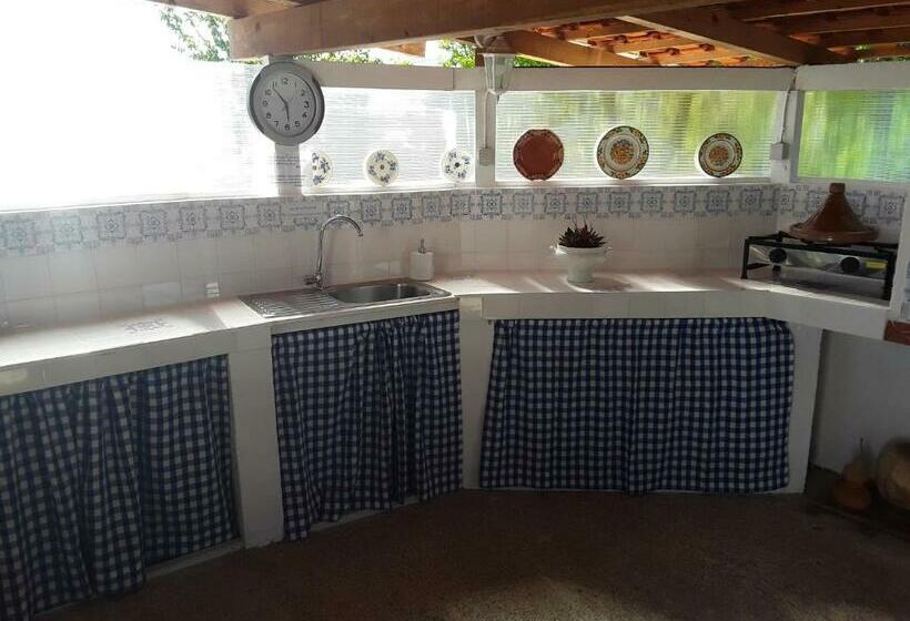 غرفة قياسية مطلّة علي حمام السباحة, Quinta Camargue