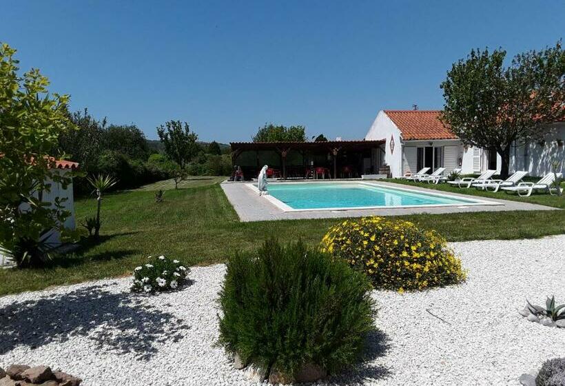 غرفة قياسية مطلّة علي حمام السباحة, Quinta Camargue