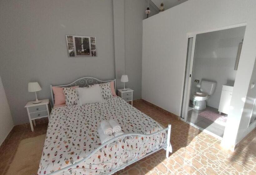 غرفة قياسية مطلّة علي حمام السباحة, Quinta Camargue