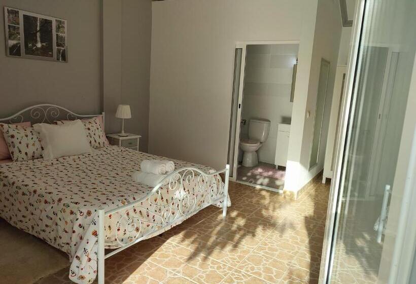 غرفة قياسية مطلّة علي حمام السباحة, Quinta Camargue