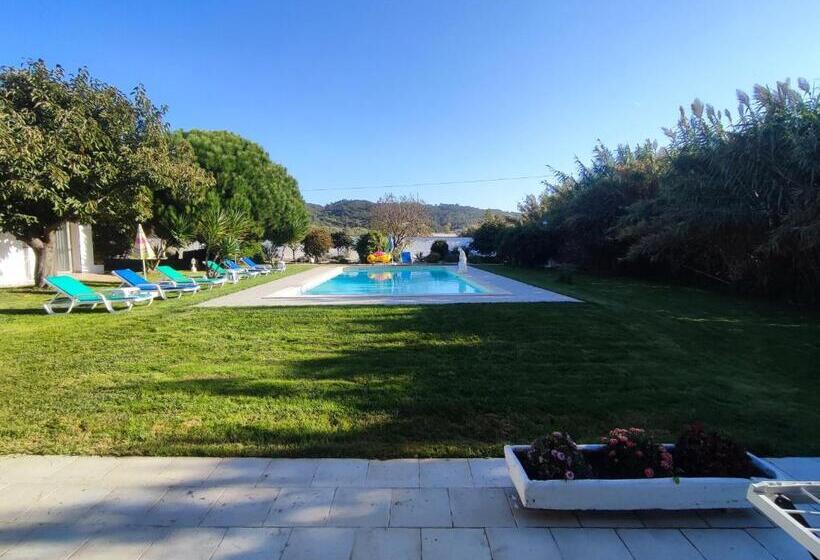 غرفة قياسية مطلّة علي حمام السباحة, Quinta Camargue