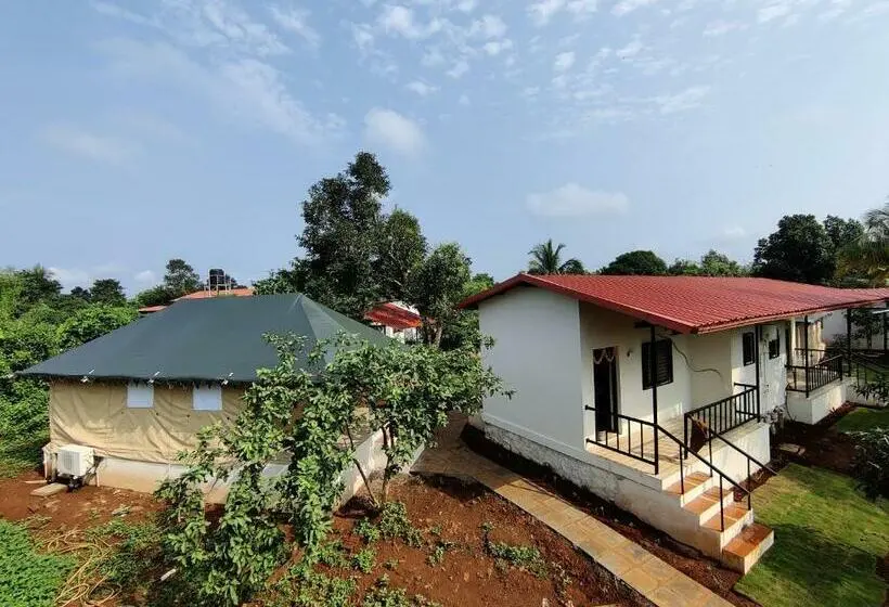 バルコニー付きスタンダードルーム, Roy S Nature Nest Farm Stay Near Malshej Ghats