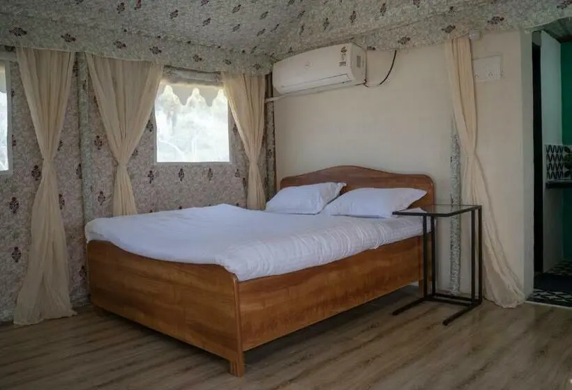 キングサイズベッドのスタンダードルーム, Roy S Nature Nest Farm Stay Near Malshej Ghats