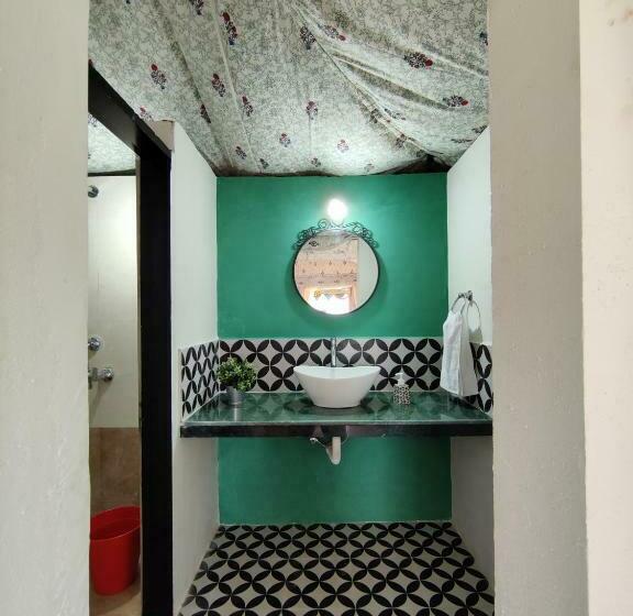 חדר סטנדרט עם מיטת קינג, Roy S Nature Nest   Farm Stay Near Malshej Ghats