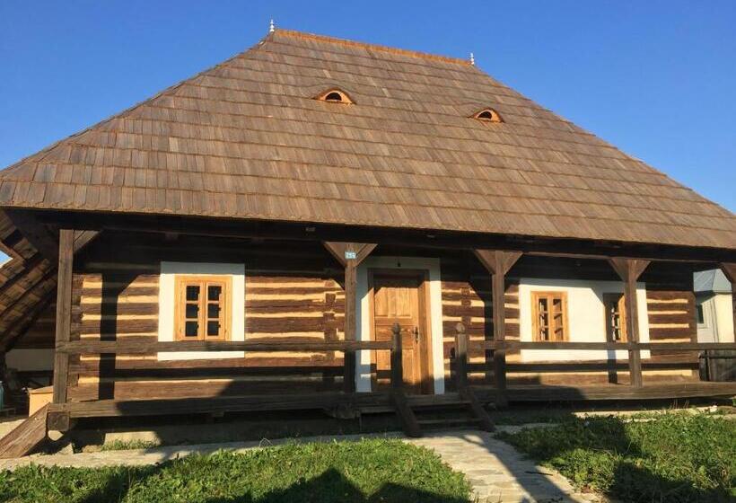 Дом 3 Спальни, Casa Strabunicului