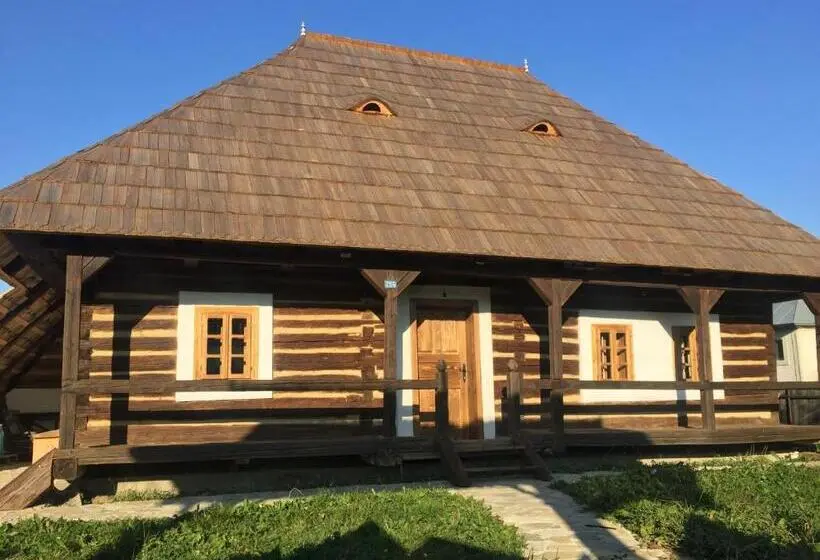 ３ベッドルームハウス, Casa Strabunicului