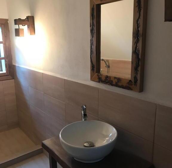 Дом 3 Спальни, Casa Strabunicului