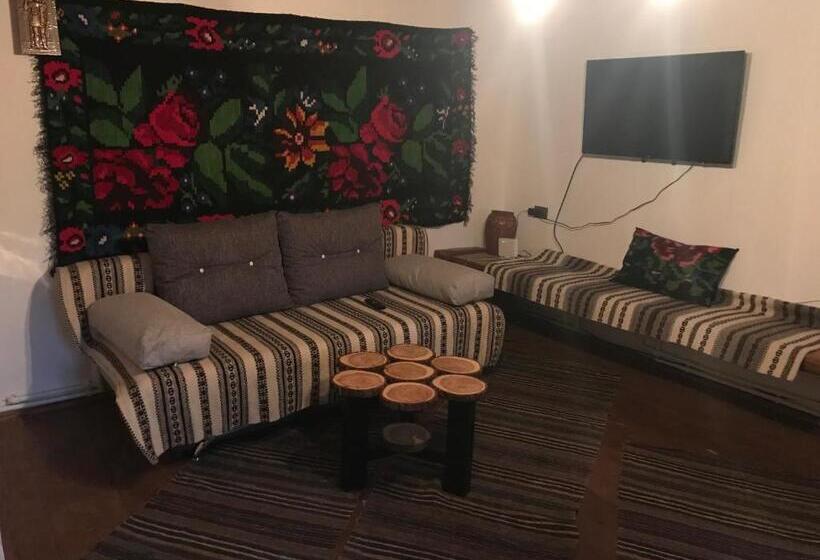 Дом 3 Спальни, Casa Strabunicului