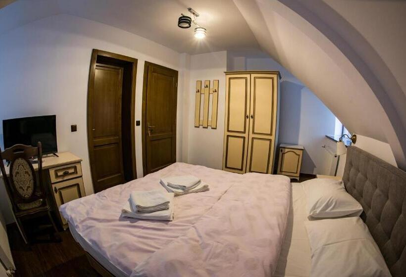 Номер Стандарт, Casa Strabunicului