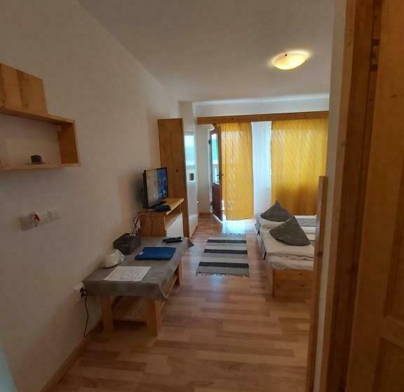 غرفة قياسية سرير كينج, Conacul Sarbesc