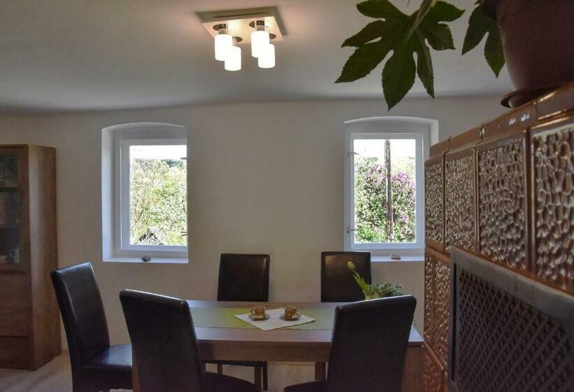 2间卧室的房子, Natur Kán