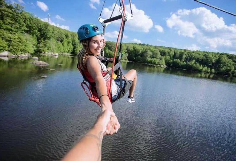 جناح ديلوكس سرير كينج, Mountain Creek Resort At Appalachian Hotel   Pool & Hot Tub