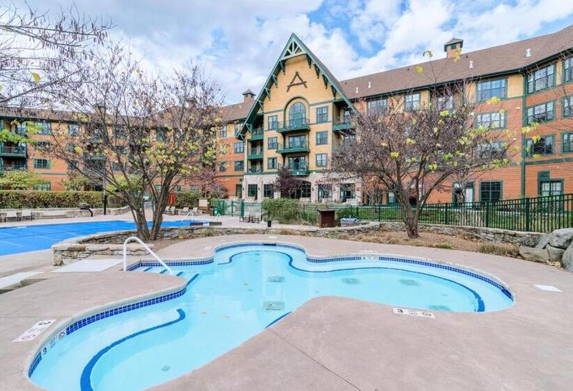 Люкс Deluxe Кровать Кинг, Mountain Creek Resort At Appalachian Hotel   Pool & Hot Tub