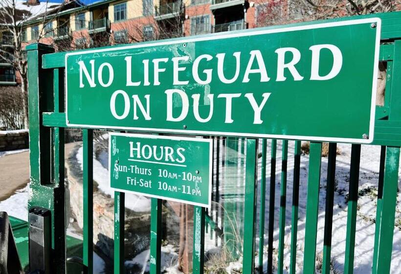 جناح ديلوكس سرير كينج, Mountain Creek Resort At Appalachian Hotel   Pool & Hot Tub