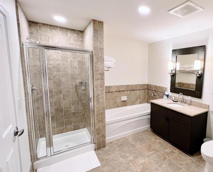 جناح ديلوكس سرير كينج, Mountain Creek Resort At Appalachian Hotel   Pool & Hot Tub