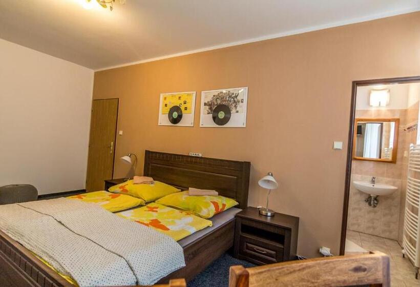 Номер Стандарт, Penzion A Restaurace U Vladaře