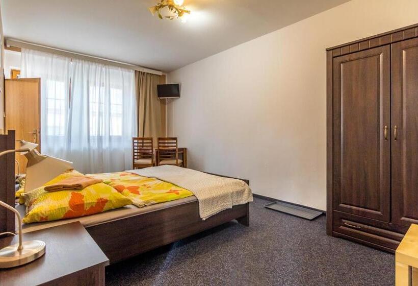 Номер Стандарт, Penzion A Restaurace U Vladaře