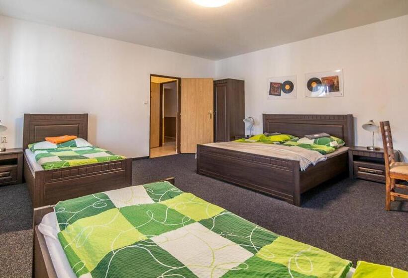 Четырехместный Номер Стандарт, Penzion A Restaurace U Vladaře