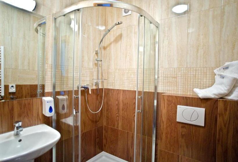 חדר פרמיום, Folklor