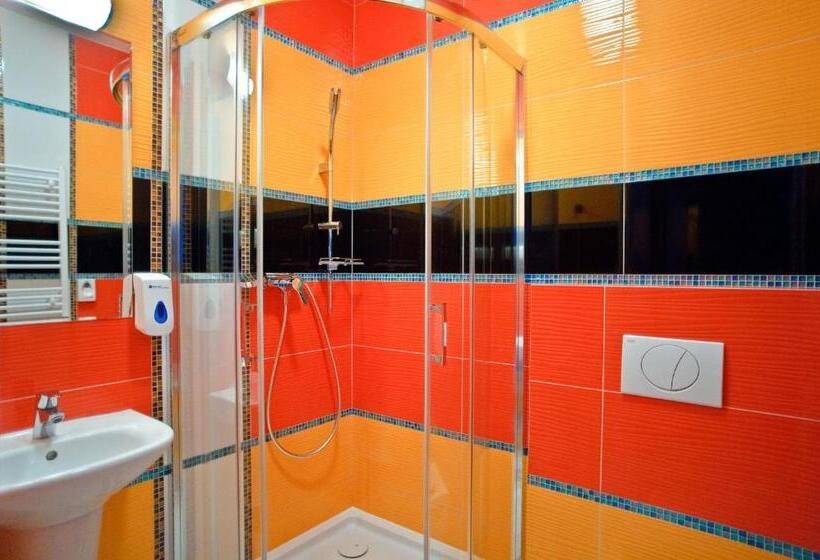 חדר דלוקס, Folklor