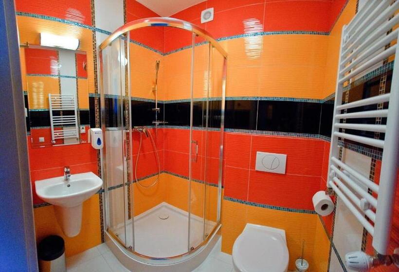 デラックスルーム, Folklor